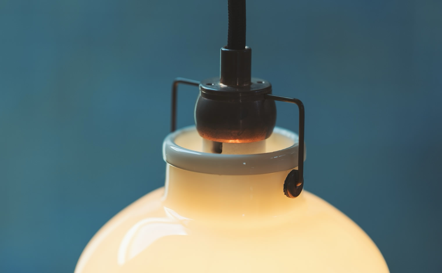 Maru Pendant Light-White